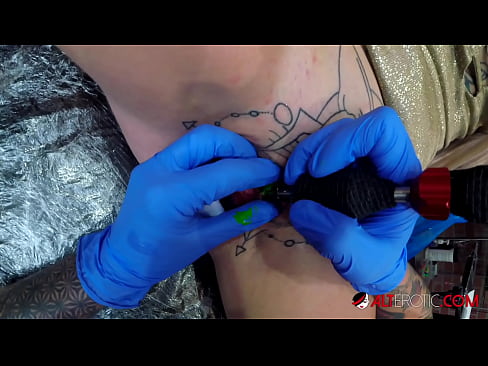 ❤️ Ekstremt tatovert hottie Sully Savage tok en tatovering på klitoris ❤❌ Porno på porno no.slowheat.top ❌️